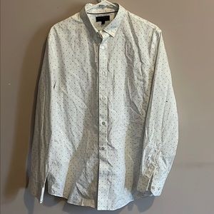 Banana Republic men’s long sleeve button down very clean nice shirt! Worn once